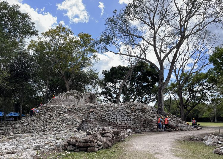 MEX1873. MÉRIDA (MÉXICO), 10/04/2023.- Fotografía de una zona arqueológica de Chichén Itzá donde se realizó el hallazgo de un disco con jeroglíficos mayas, el 8 de abril de 2023, en la ciudad de Mérida (México). Investigadores del Instituto Nacional de Antropología e Historia (INAH) localizaron un elemento con inscripción jeroglífica maya en la zona arqueológica de Chichén Itzá, en el sur de México, a más de 100 años del último hallazgo. EFE/Martha López