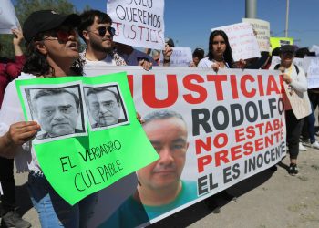 Piden liberación de agente implicado en muerte de migrantes