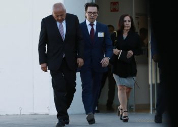 Migrantes exigen justicia ante la audiencia del titular de Migración