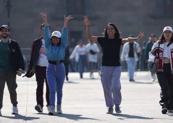 Estos son los testimonios de personas que esperan a Rosalía en el Zócalo