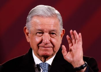 Exiliado pide a López Obrador acoger a 37 presos políticos
