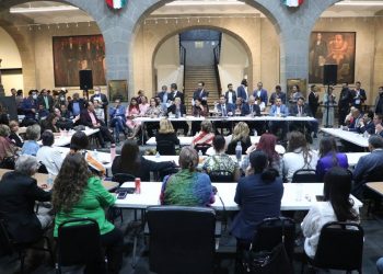 Sin oposición, en sede alterna y en promedio en 15 minutos aprueba Morena y aliados 18 reformas prioritarios para AMLO