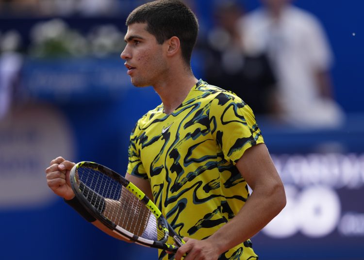 BARCELONA, 22/04/2023.- El tenista español Carlos Alcaraz durante la semifinal del Barcelona Open-Trofeo Conde de Godó disputada ante el británico Daniel Evans tras la semifinal este sábado en Barcelona. EFE/Alejandro García