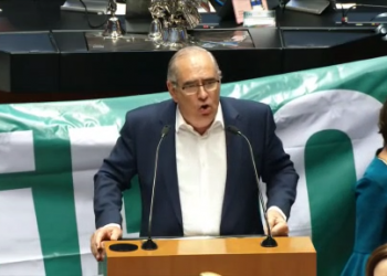 Toma el PAN la tribuna del senado en demanda de nombramientos en el Inai, revienta la sesión