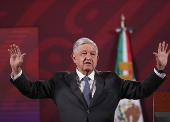 López Obrador envió a diputados una iniciativa para fusionar, integrar o extinguir 18 dependencias