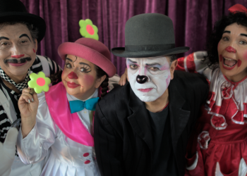 Enfoque en Escena: ¡Qué payasos! Una fiesta donde la risa y la música sorprenden a niños y grandes