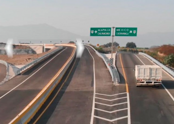 Campesinos exigen con bloqueos el pago de sus tierras usadas para la construcción de la Autopista Siglo 21