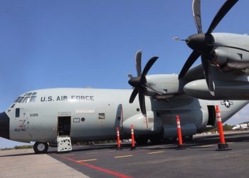 Arriba a Mérida, Yucatán el avión cazahuracanes de los Estados Unidos