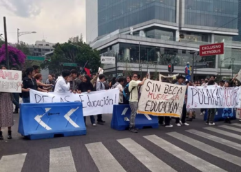 ¿Qué está pasando con los fondos para Becas Elisa Acuña de la UNAM? Te contamos