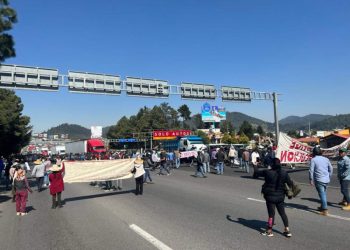 Bloquean la autopista México-Toluca, te contamos por qué