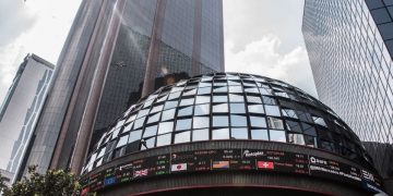 Bolsa Mexicana de Valores detuvo sus operaciones en dos ocasiones la mañana de este lunes