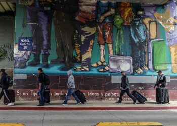 Cientos de jornaleros mexicanos se dirigen a los campos agrícolas de EU