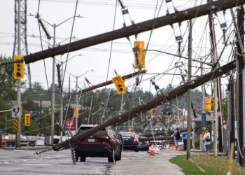 Más de un millón de personas no tienen electricidad en Canadá