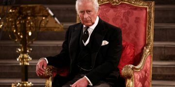Carlos III será coronado en un trono de siete siglos de antigüedad