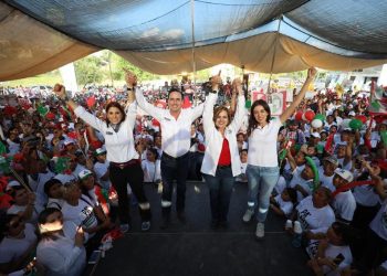 Becas, créditos y empleo para las mujeres: Manolo