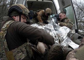 Rusia entrega a Ucrania cinco prisioneros de guerra heridos