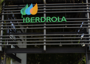 Presume AMLO en Foro Ambiental compra de plantas de Iberdrola