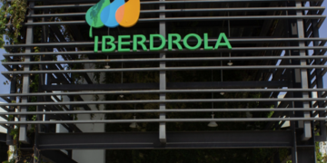 Presume AMLO en Foro Ambiental compra de plantas de Iberdrola