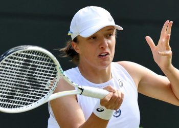 Swiatek arrolla en su regreso en Stuttgart