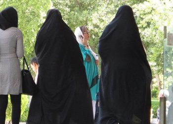 Realizan protestas por casos de envenenamientos en Irán