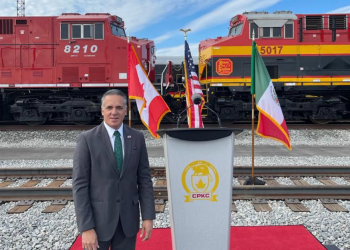 Se evalúa la posibilidad de implementar un tren de pasajeros en la autopista México-Querétaro: Del Cueto