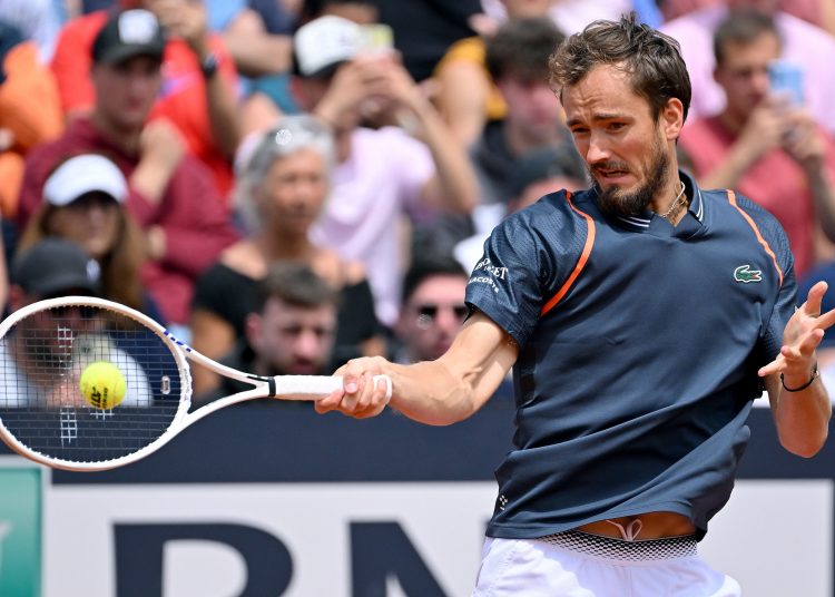 Rome (Italy), 14/05/2023.- Daniil Medvedev of Russia in action during his men's singles second round match against Emil Ruusuvuori of Finland (not pictured) at the Italian Open tennis tournament in Rome, Italy, 14 May 2023. (Tenis, Abierto, Finlandia, Italia, Rusia, Roma) EFE/EPA/ETTORE FERRARI