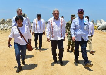 López Obrador asegura que obras en Salina Cruz garantizan progreso