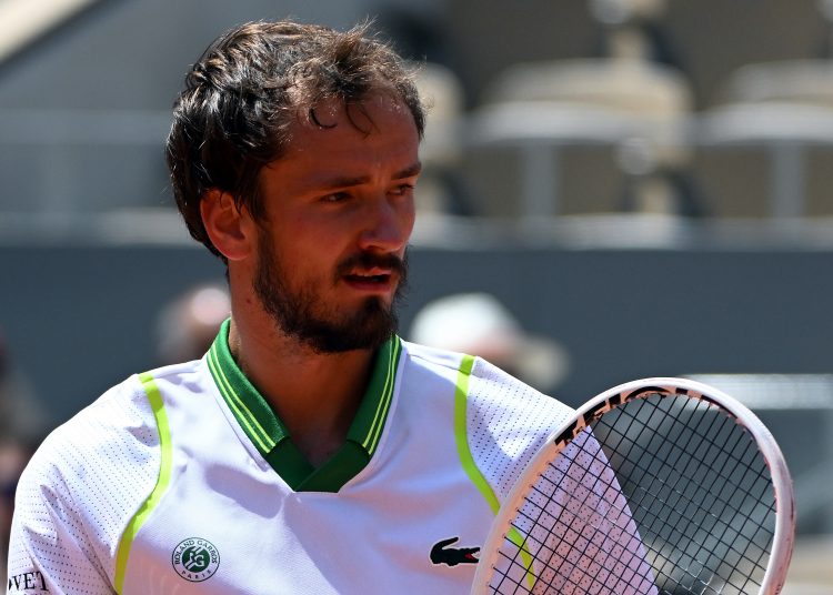 Paris (France), 30/05/2023.- Daniil Medvedev of Russia plays Thiago Seyboth Wild of Brazil in their Men's Singles first round match during the French Open Grand Slam tennis tournament at Roland Garros in Paris, France, on 30 May 2023. (Tenis, Abierto, Abierto, Brasil, Francia, Rusia) EFE/EPA/CAROLINE BLUMBERG