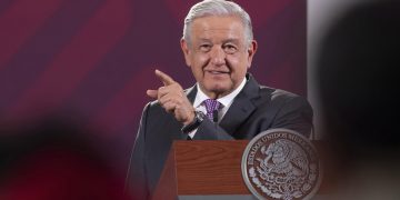 Esto opinó López Obrador ante disolución del Parlamento ecuatoriano