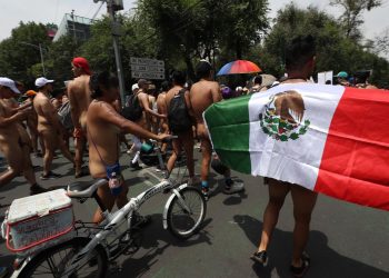 Realizan primer “Día al Desnudo” en CDMX, buscan normalizar la desnudez