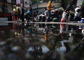 Migrantes mantienen campamento en CDMX