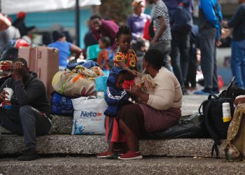 Migrantes mantienen campamento en CDMX