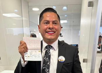México emite el primer pasaporte no binario