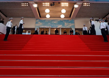 Natalie Portman y Julianne Moore deslumbran en la alfombra roja. Aquí las imágenes