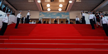 Natalie Portman y Julianne Moore deslumbran en la alfombra roja. Aquí las imágenes