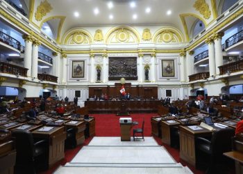 Congreso peruano declara persona non grata a López Obrador