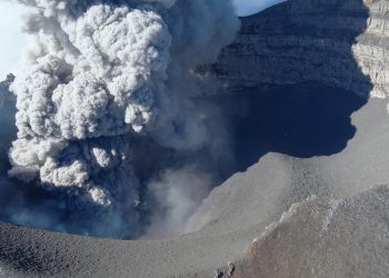 Dron revela las primeras imágenes de cráter del volcán Popocatépetl