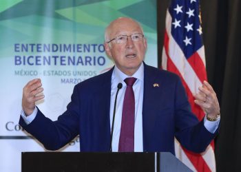 ¿Qué se necesita para encontrar soluciones duraderas para abordar el reto compartido de la migración? Esto dijo Ken Salazar