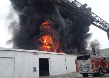 Se registra fuerte incendio en fábrica de pinturas de Ecatepec