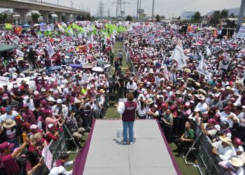 Delfina Gómez celebra primer cierre de campaña ante 50 mil personas en Toluca