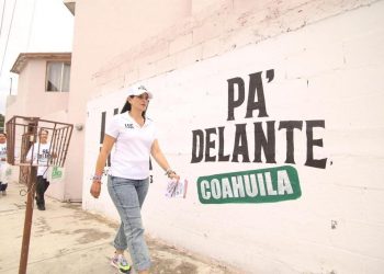 Escucha Luz Elena a vecinos del distrito 13
