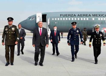 Adelanta AMLO fecha para que opere la aerolínea del Ejército