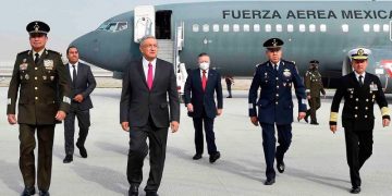 Adelanta AMLO fecha para que opere la aerolínea del Ejército