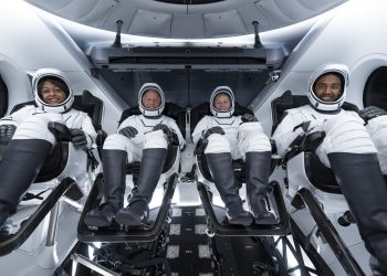 Astronautas de la misión privada Ax-2 llegan a la Estación Espacial Internacional