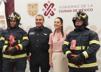 Gobierno capitalino entrega equipo de alta tecnología a Bomberos