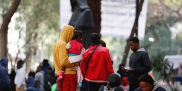 Migrantes mantienen campamento en CDMX