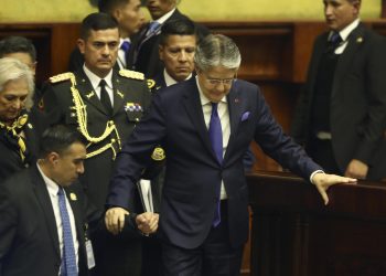 El presidente de Ecuador se reúne con el cuerpo diplomático tras disolución del Parlamento