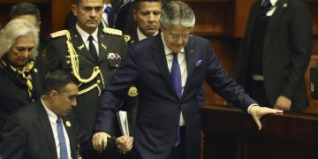El presidente de Ecuador se reúne con el cuerpo diplomático tras disolución del Parlamento