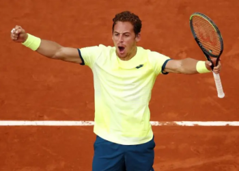 Carballés vence sin problemas al boliviano Hugo Dellien