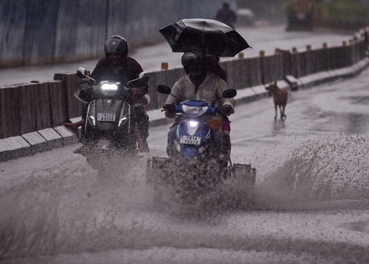 Chennai (India), 01/05/2023.- Motorcyclists drive along a partially waterlogged road, during a rain spell, in Chennai, India, 01 May 2023. The Indian Meteorological Department (IMD) on 30 April 2023, issued a yellow alert in 17 districts of the Tamil Nadu state for the next 48 hours due to a cyclonic circulation over the South East Arabian Sea and wind discontinuity over the North interior of the Tamil Nadu state. EFE/EPA/IDREES MOHAMMED